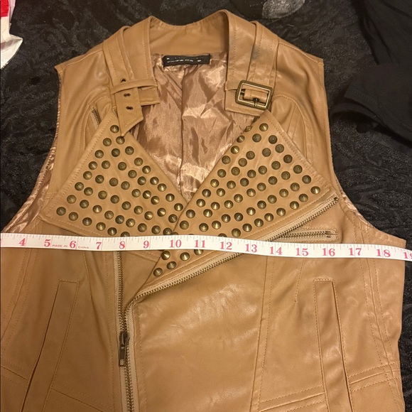 Vest - Picture 2 of 5